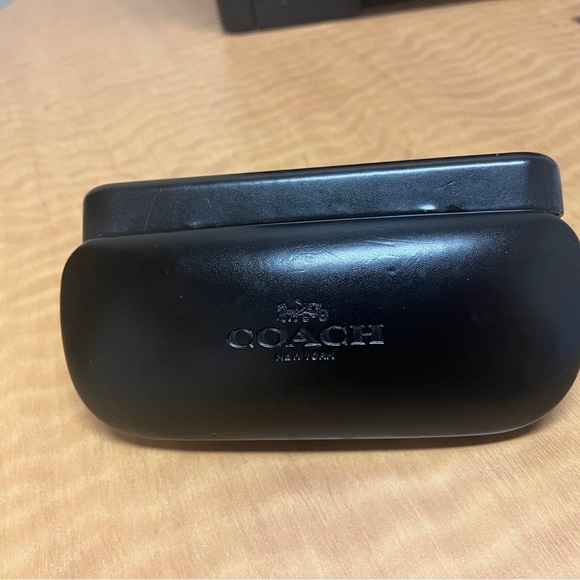 Coach Black Hard Eyeglass Case with Logo – Classic & Durable Storage - Picture 5 of 12